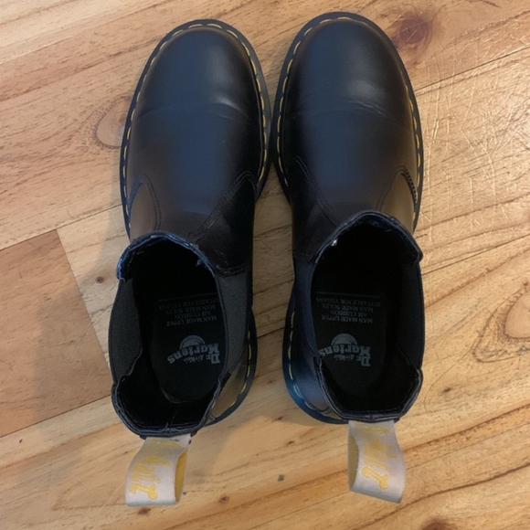 Doc martens black VEGAN barely used - Picture 2 of 7